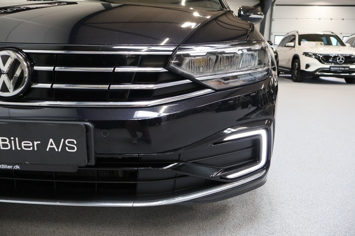 Sort VW Passat fra 2020