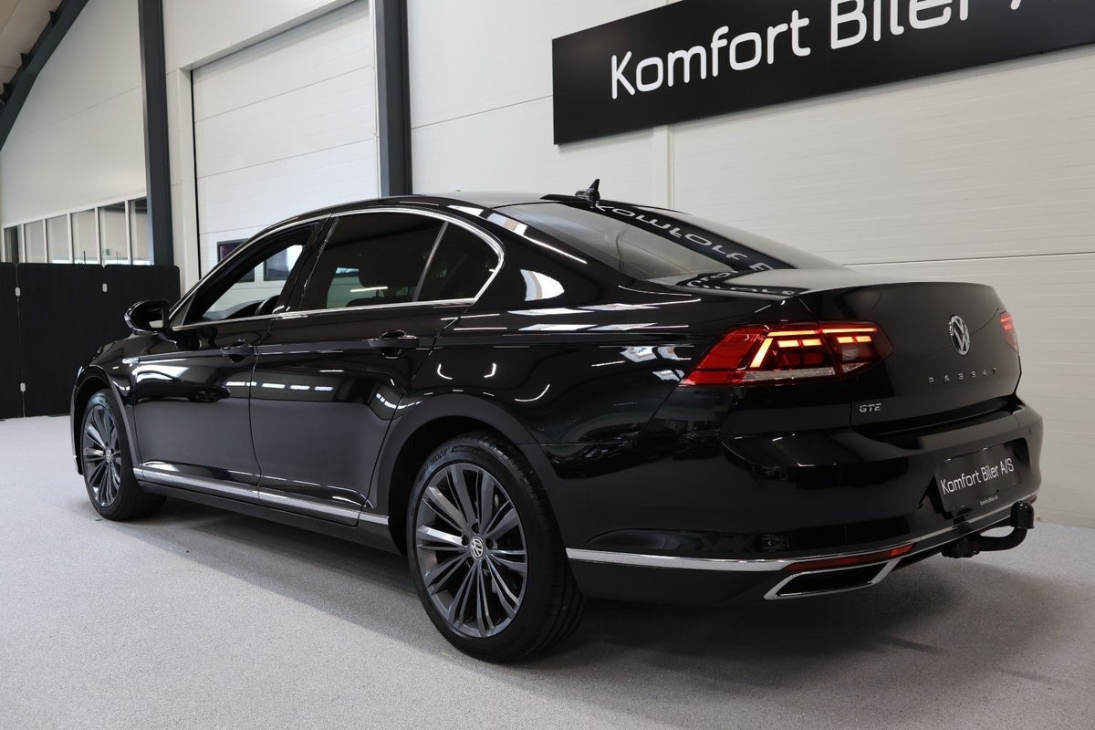 Sort VW Passat fra 2020
