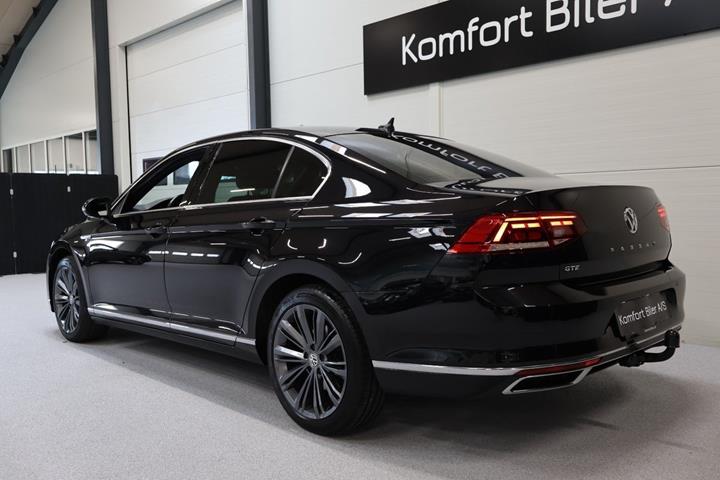 Sort VW Passat fra 2020