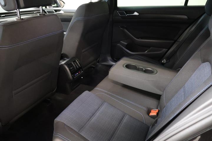 Sort VW Passat fra 2020
