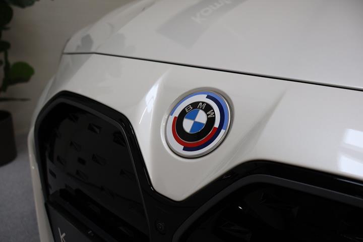 Hvid BMW i4 fra 2023