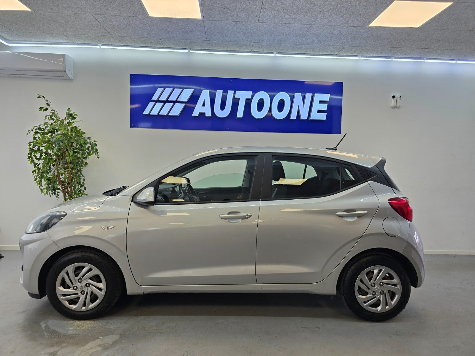 Sølv Hyundai i10 fra 2020