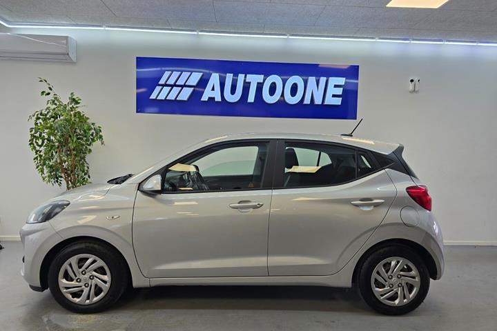 Sølv Hyundai i10 fra 2020