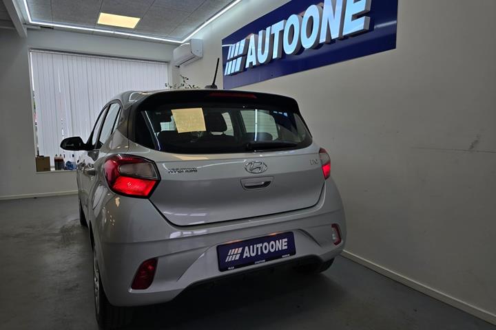 Sølv Hyundai i10 fra 2020