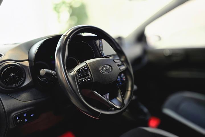 Sølv Hyundai i10 fra 2020