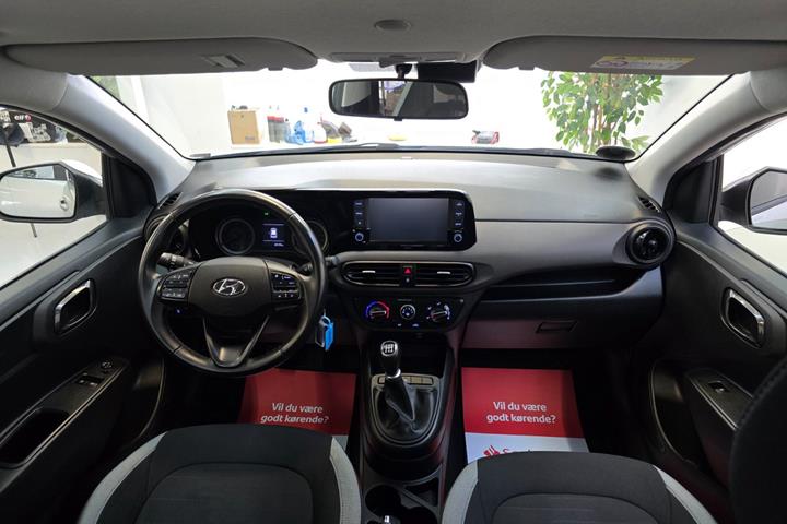 Sølv Hyundai i10 fra 2020