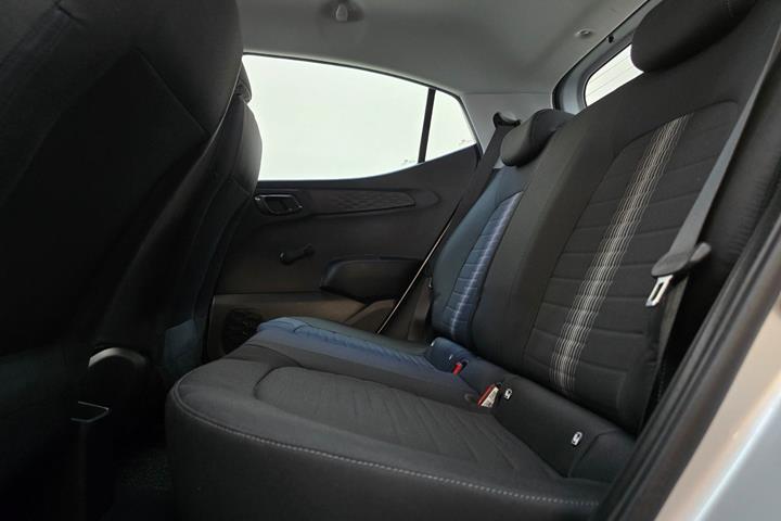Sølv Hyundai i10 fra 2020