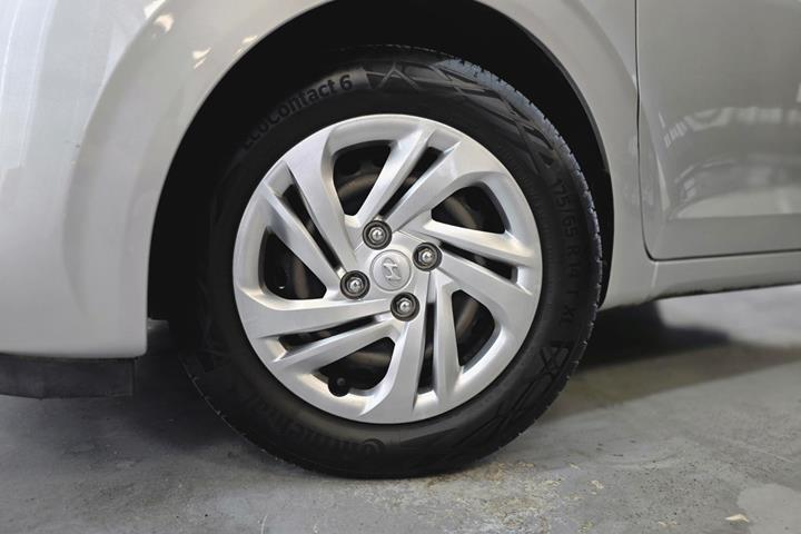Sølv Hyundai i10 fra 2020