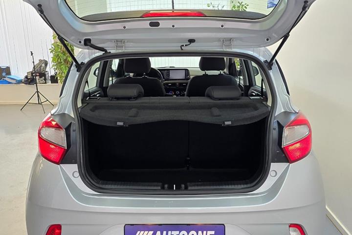 Sølv Hyundai i10 fra 2020
