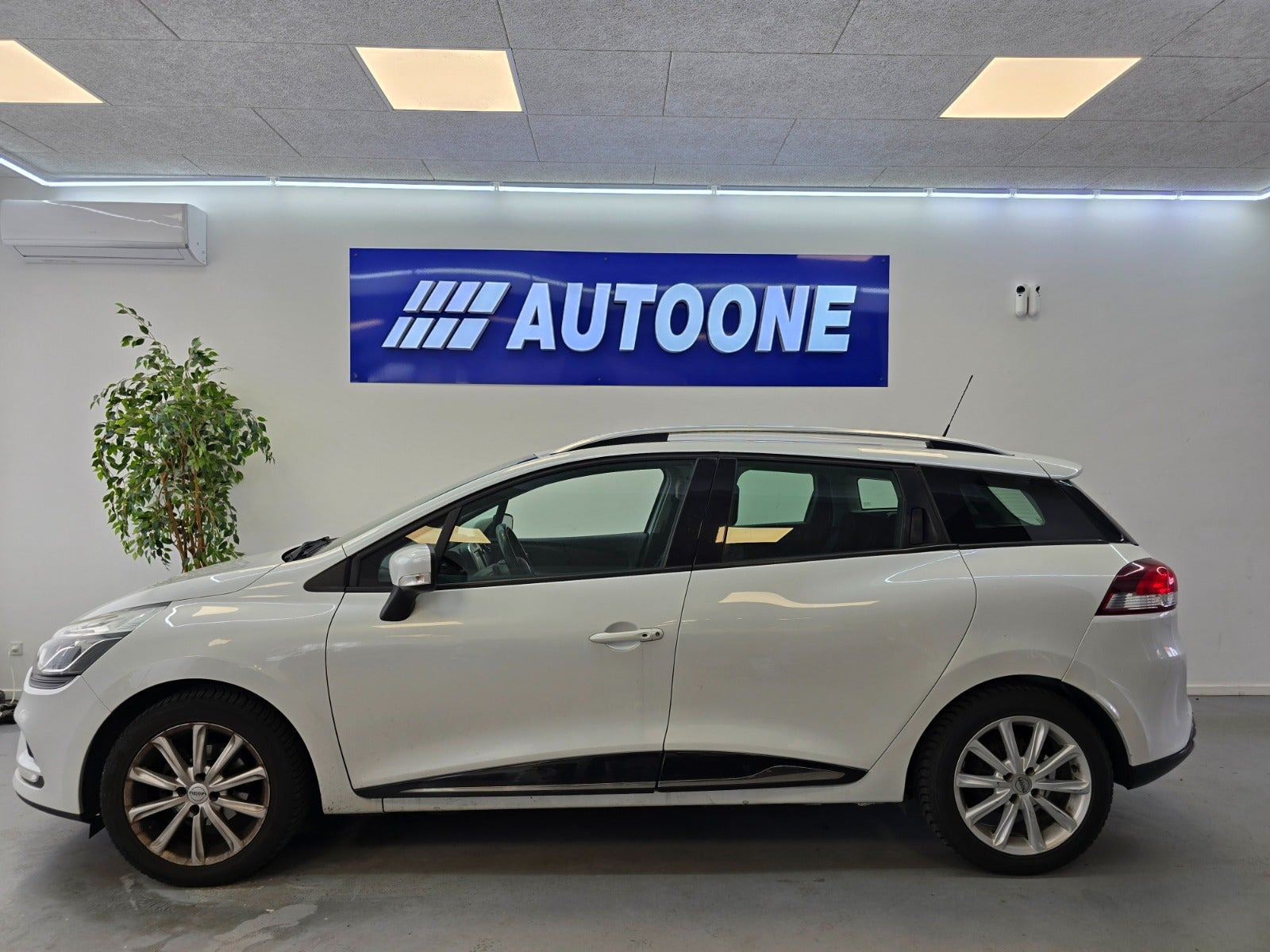 Hvid Renault Clio IV fra 2016