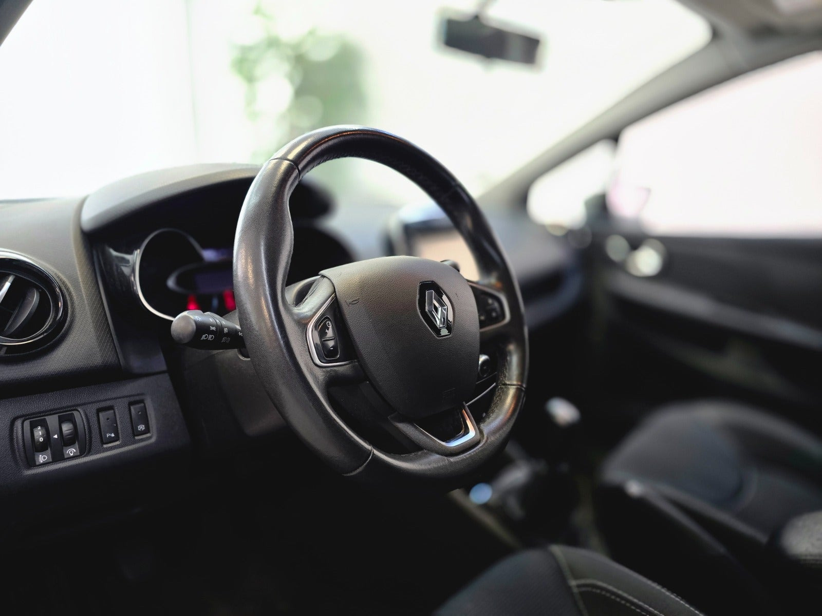 Hvid Renault Clio IV fra 2016