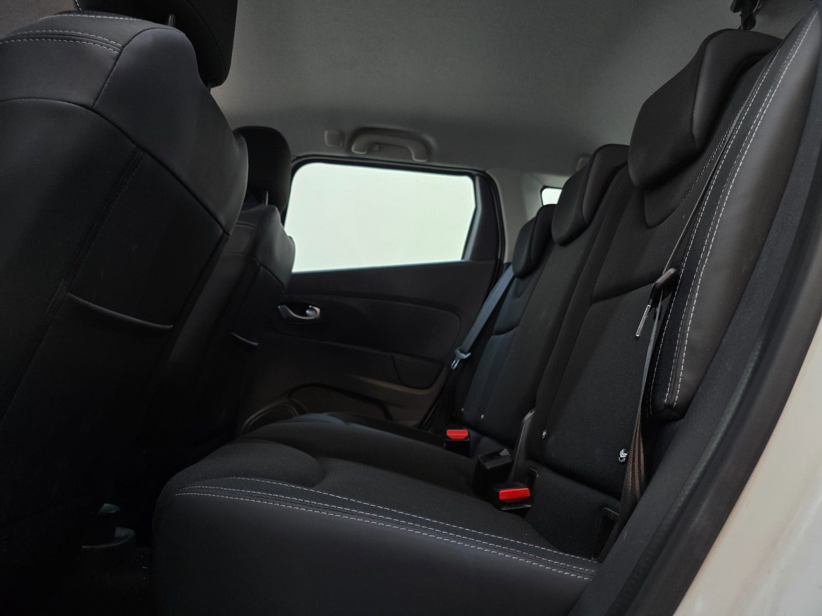 Hvid Renault Clio IV fra 2016