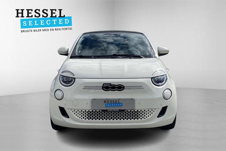 Hvid Fiat 500e fra 2023