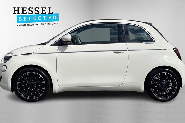 Hvid Fiat 500e fra 2023
