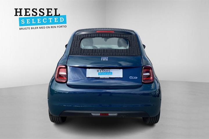 Blå Fiat 500e fra 2023