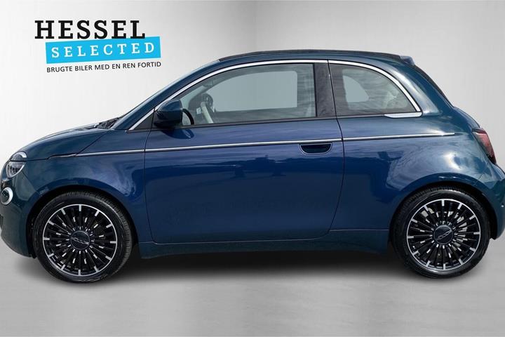 Blå Fiat 500e fra 2023