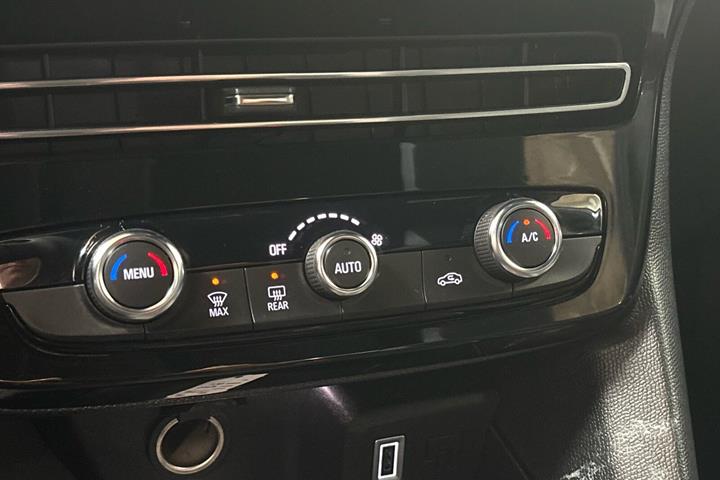 Sølv Opel Mokka-e fra 2025