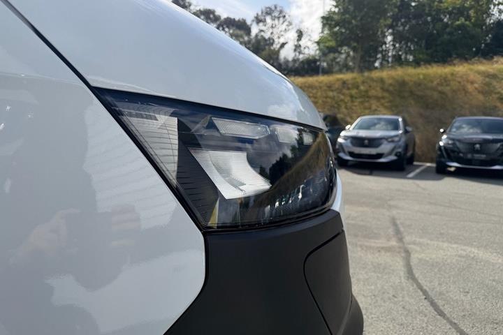 Hvid VW e-Transporter fra 2025