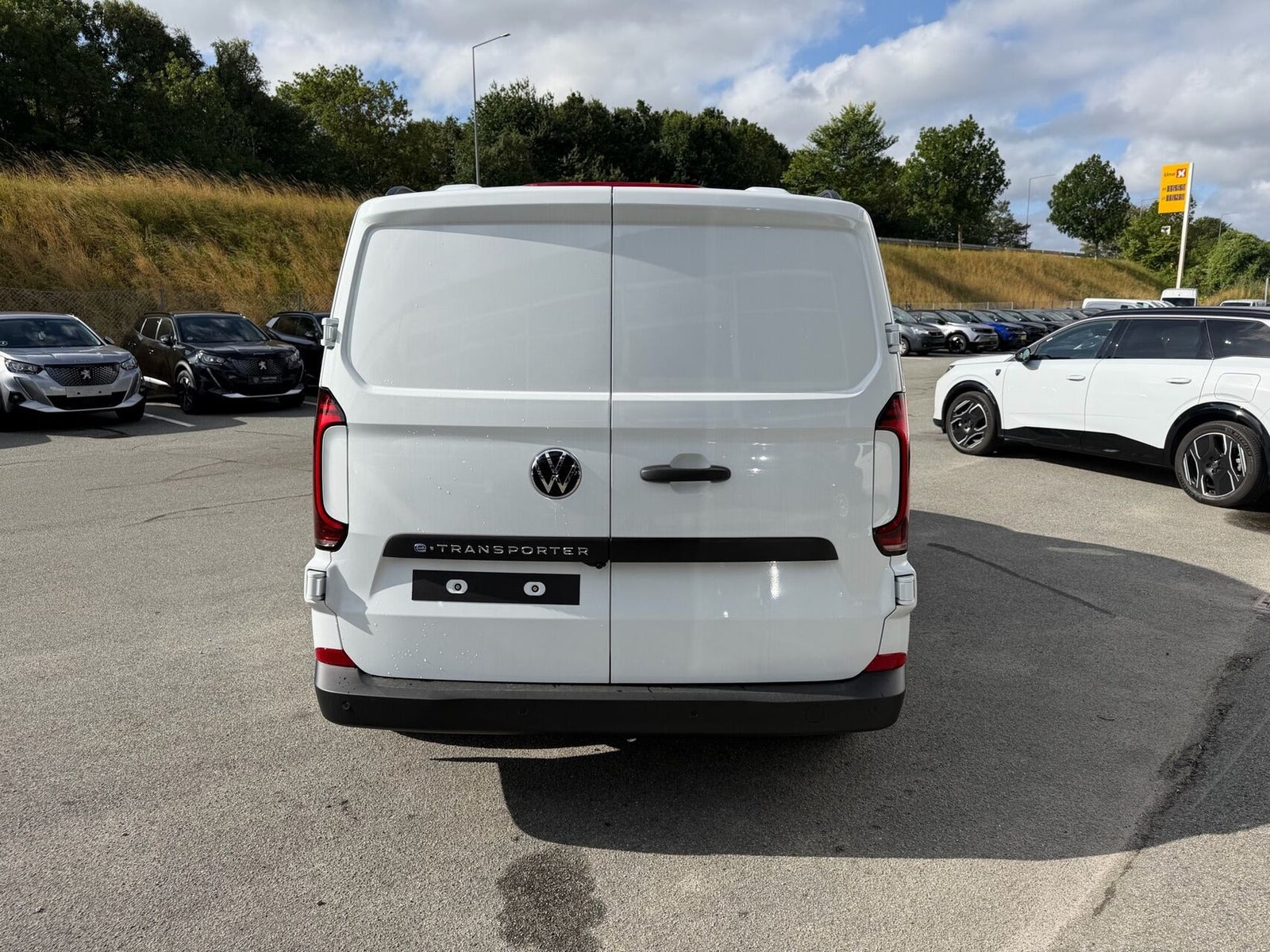 Hvid VW e-Transporter fra 2025