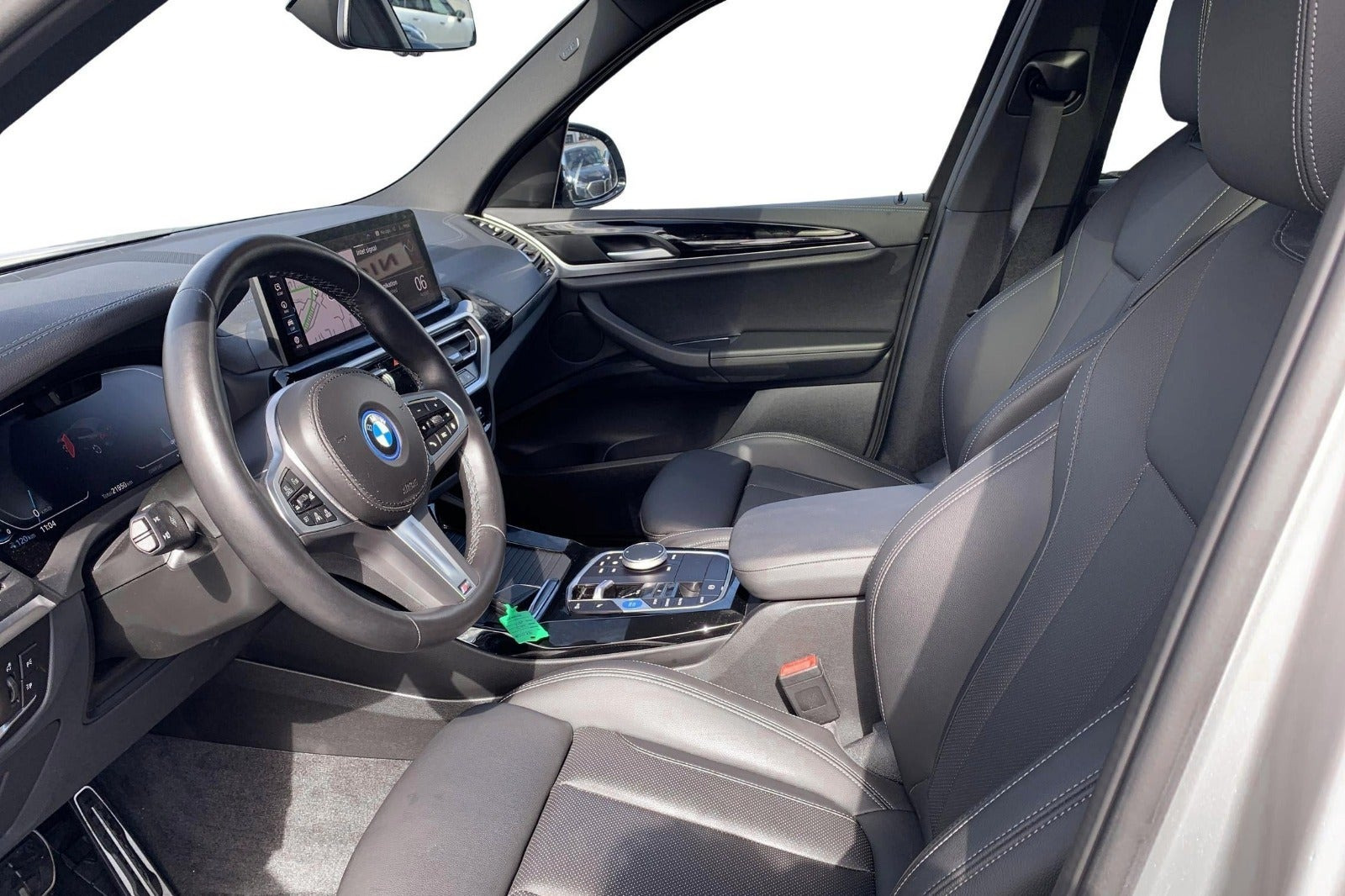 Sølv BMW iX3 fra 2024