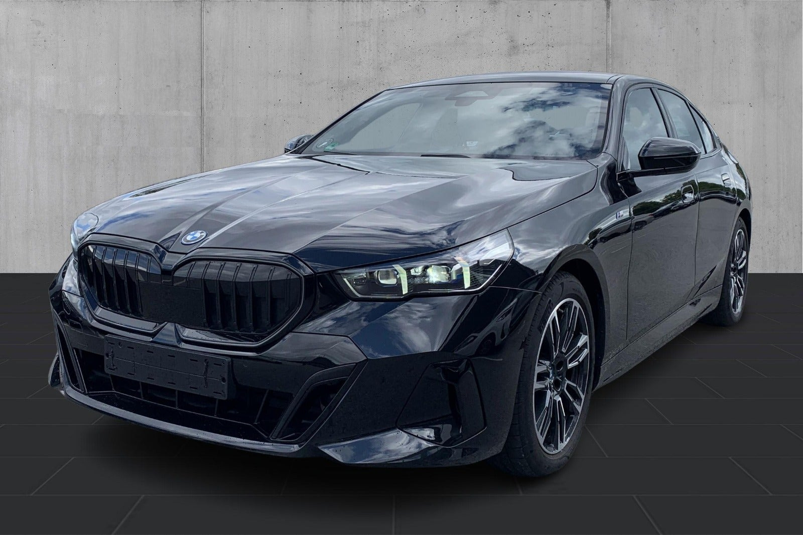 Sort BMW i5 fra 2024