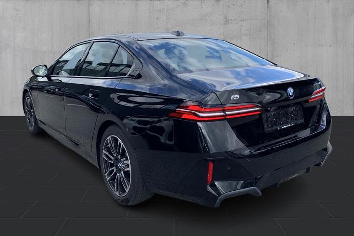 Sort BMW i5 fra 2024