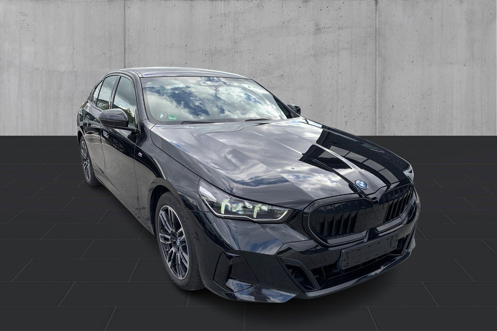 Sort BMW i5 fra 2024