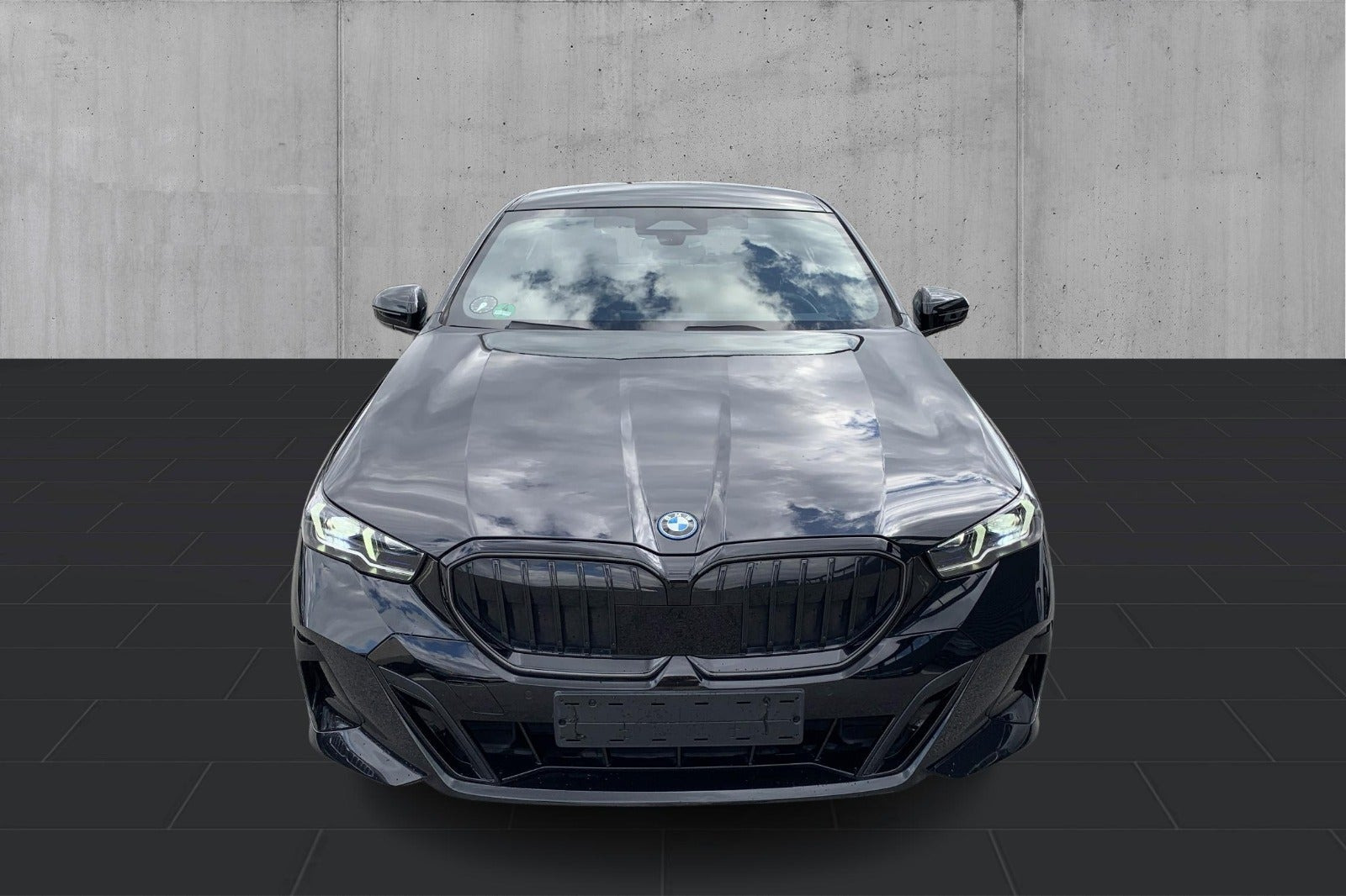 Sort BMW i5 fra 2024