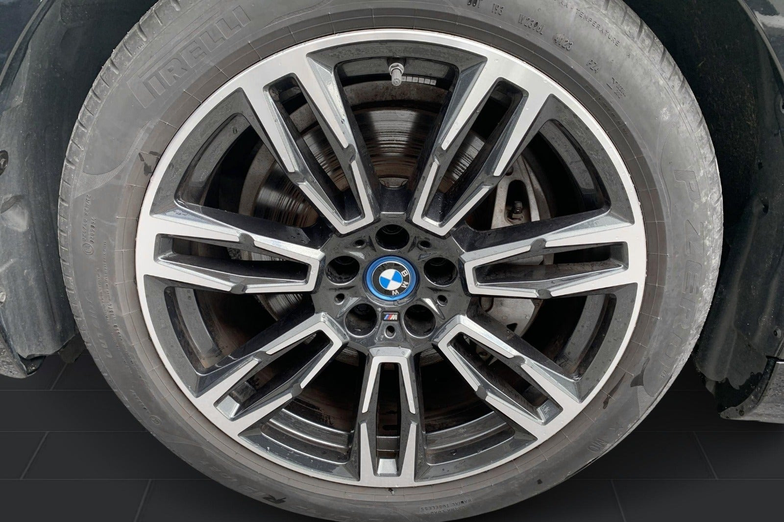 Sort BMW i5 fra 2024