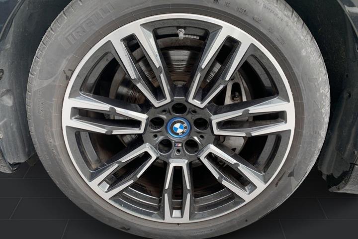 Sort BMW i5 fra 2024