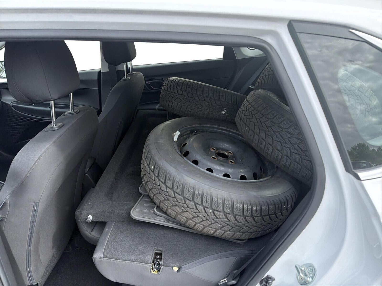 Hvid Hyundai i20 fra 2021