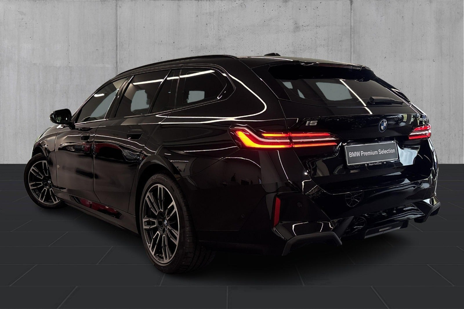 Sort BMW i5 fra 2026