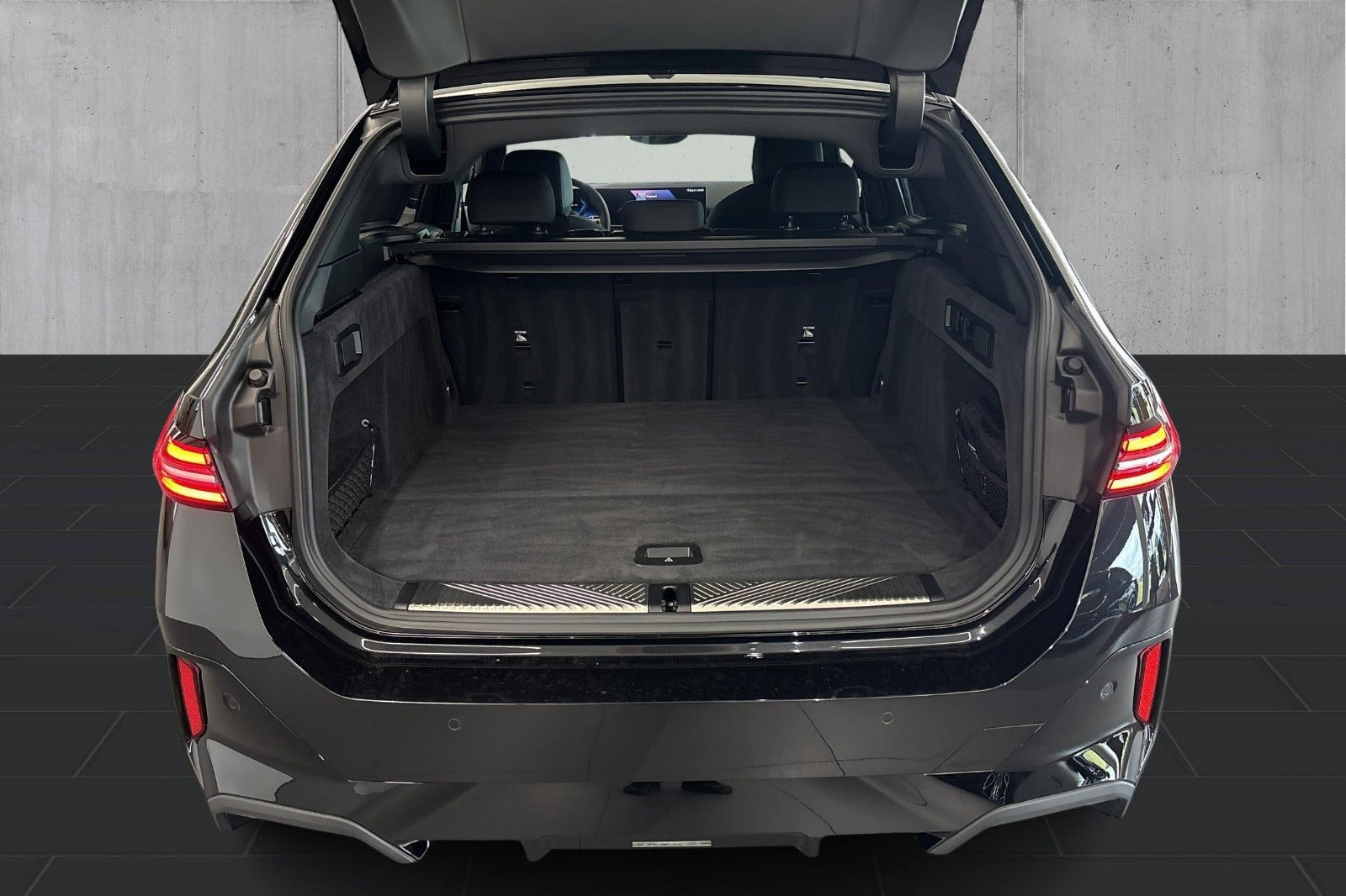 Sort BMW i5 fra 2026