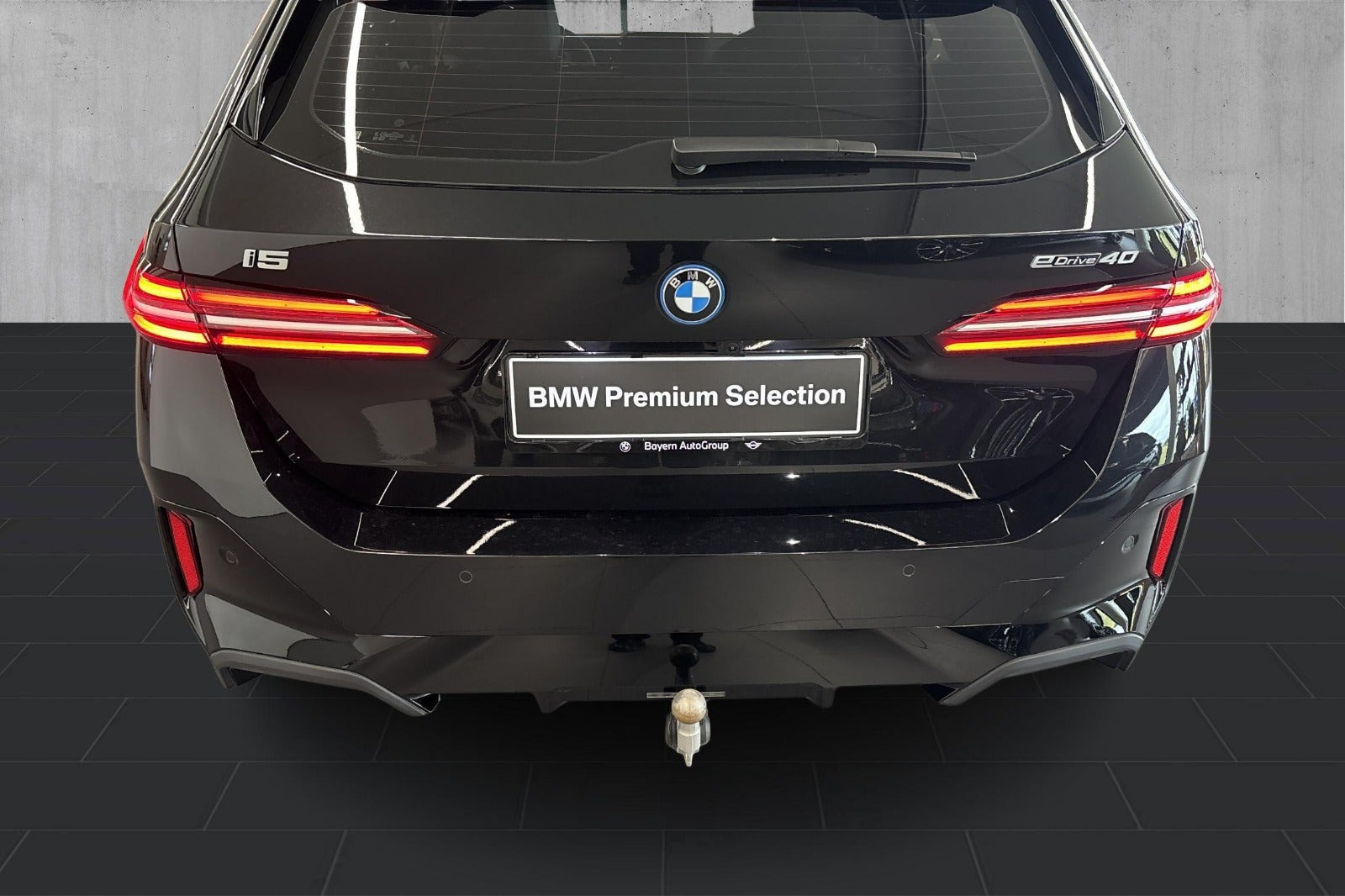 Sort BMW i5 fra 2026
