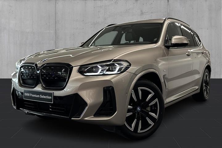 Sølv BMW iX3 fra 2023