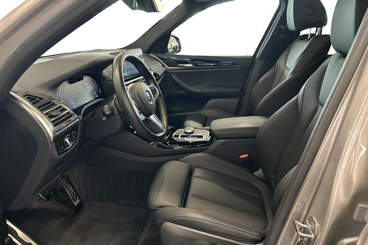 Sølv BMW iX3 fra 2023