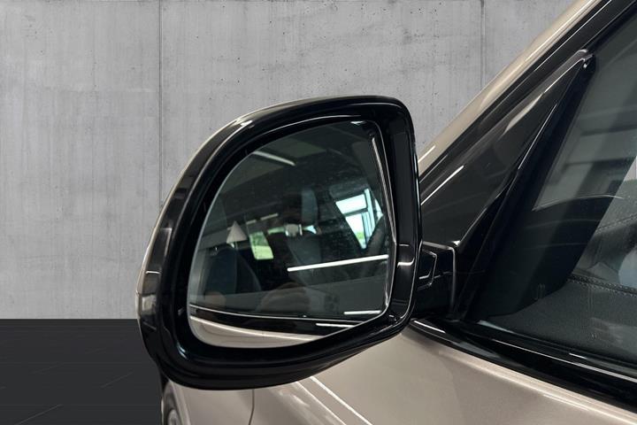 Sølv BMW iX3 fra 2023