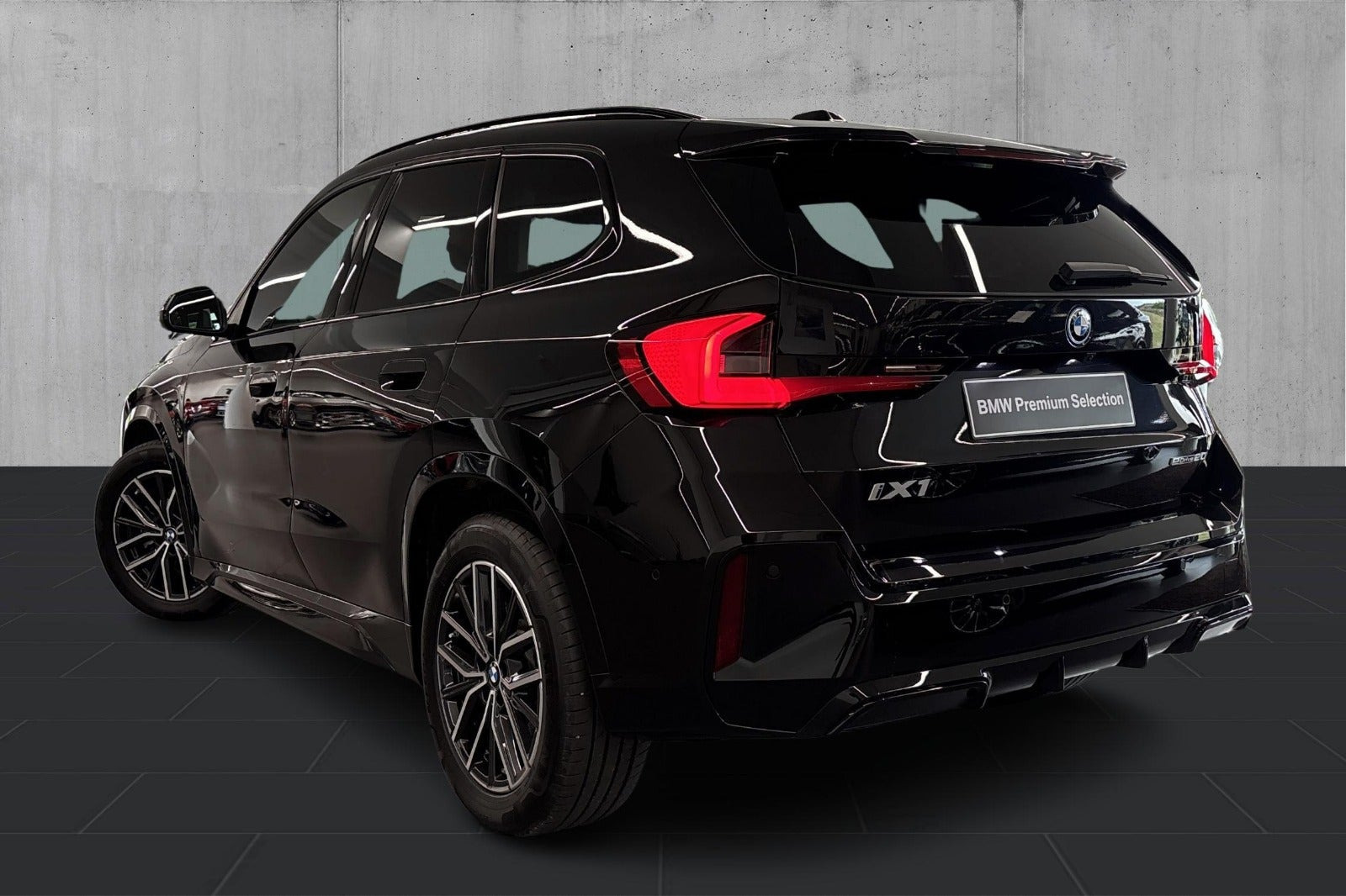 Sort BMW iX1 fra 2025