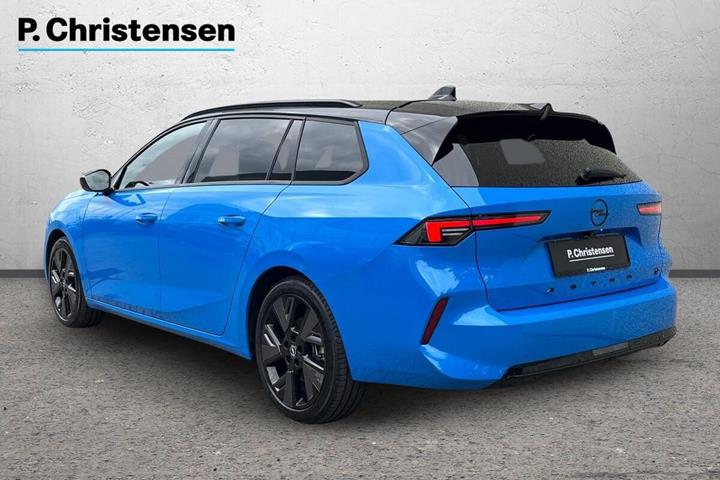 Blå Opel Astra-e fra 2024