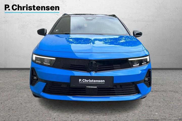 Blå Opel Astra-e fra 2024