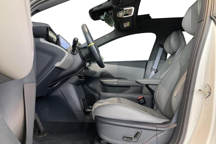 Hvid Lynk & Co 02 fra 2025