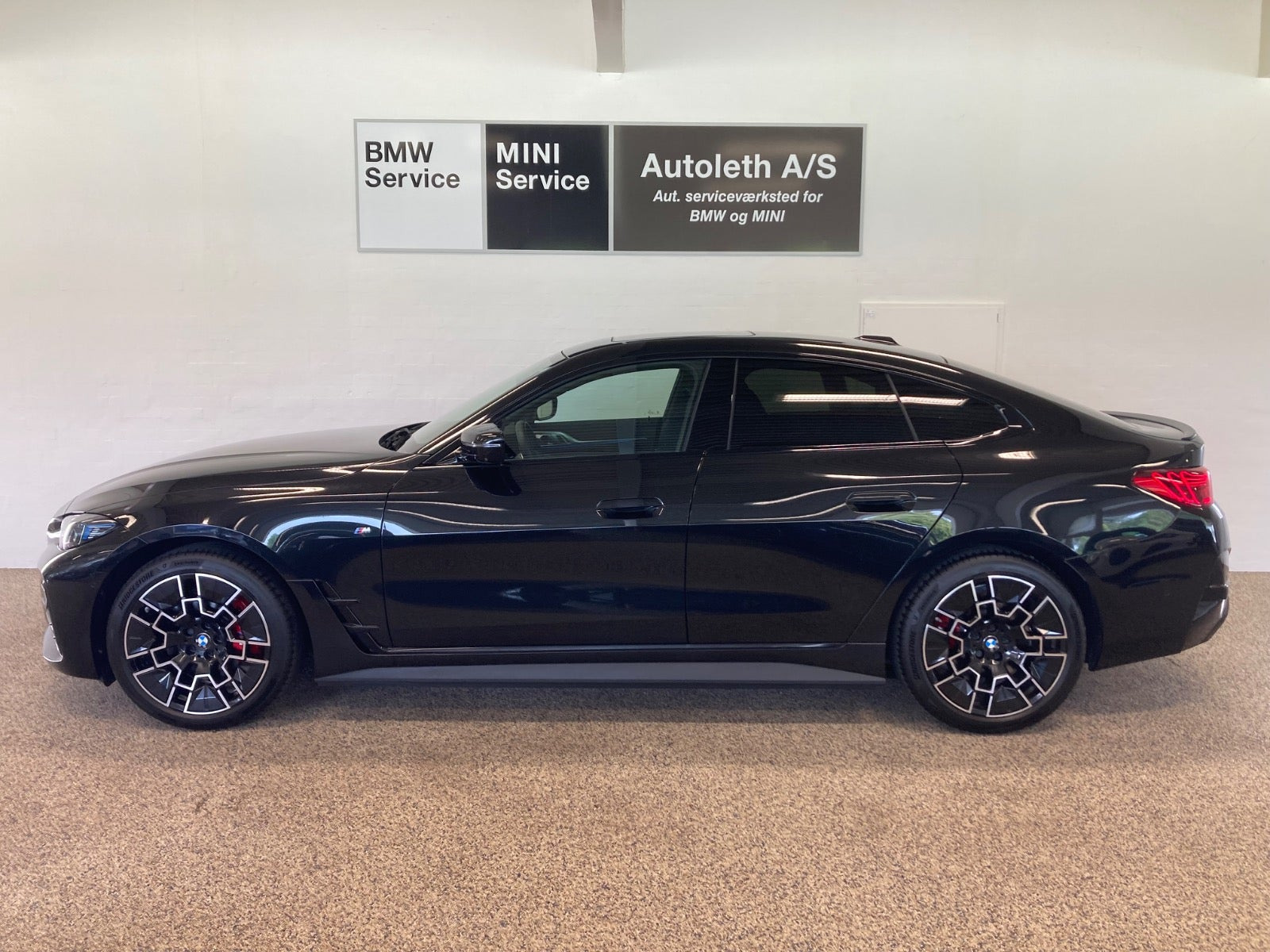 Sort BMW i4 fra 2025