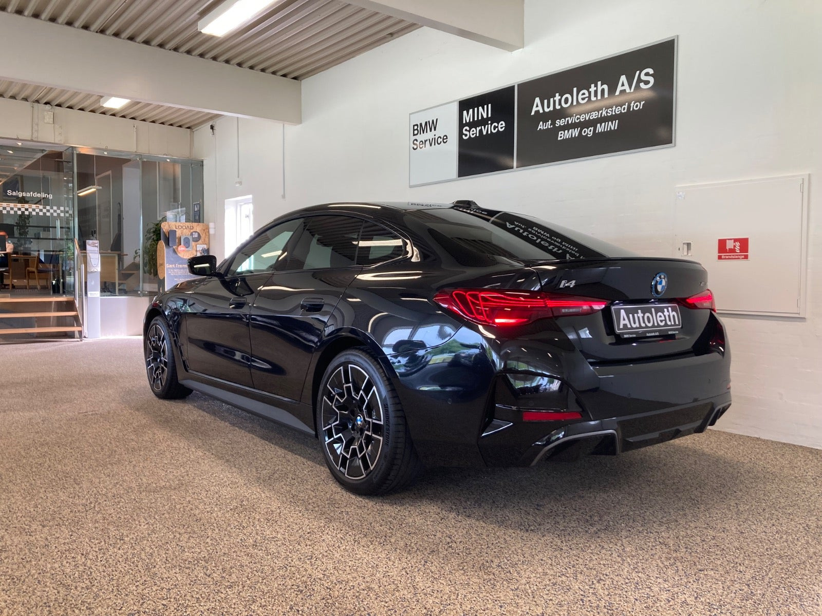 Sort BMW i4 fra 2025