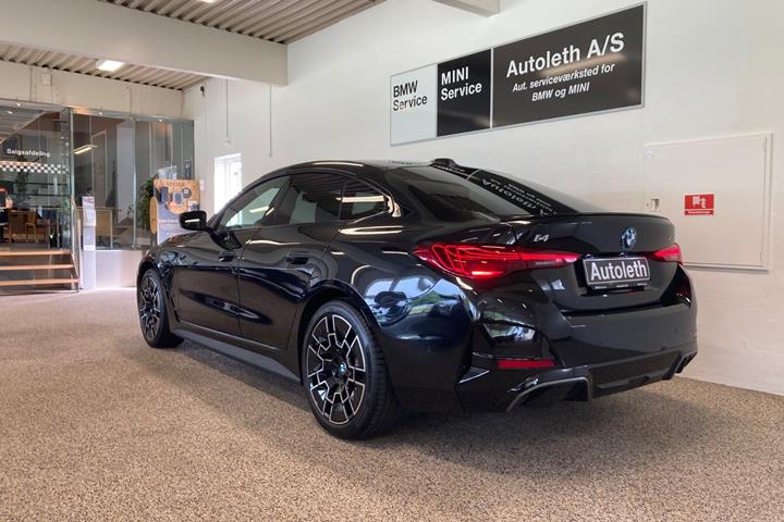 Sort BMW i4 fra 2025