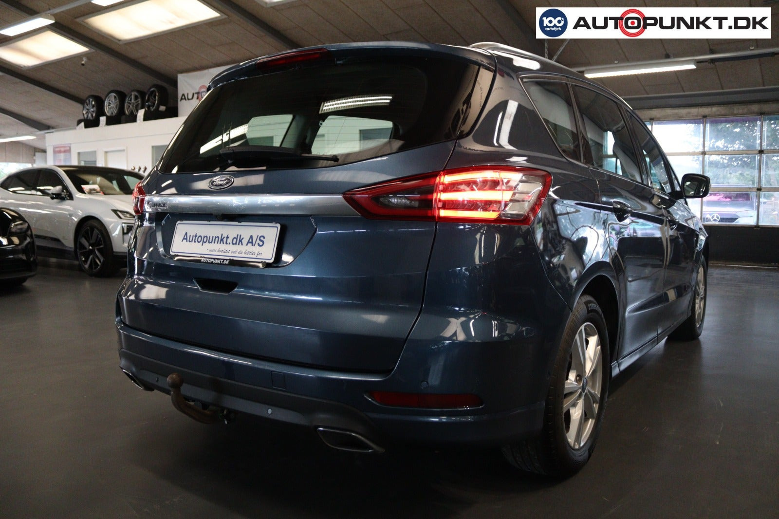 Blå Ford S-MAX fra 2022
