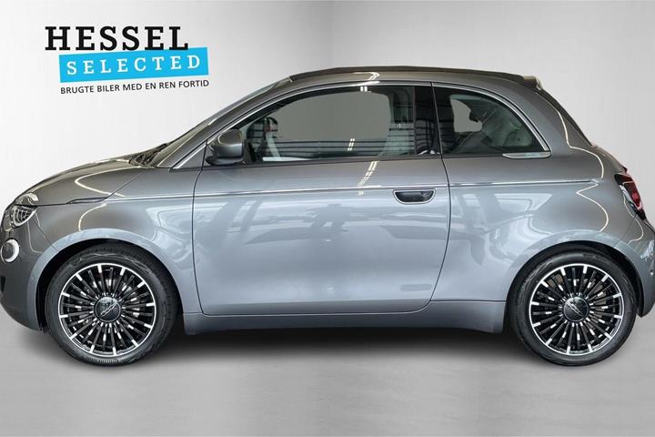 Grå Fiat 500e fra 2023