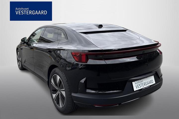 Sort Polestar 4 fra 2026