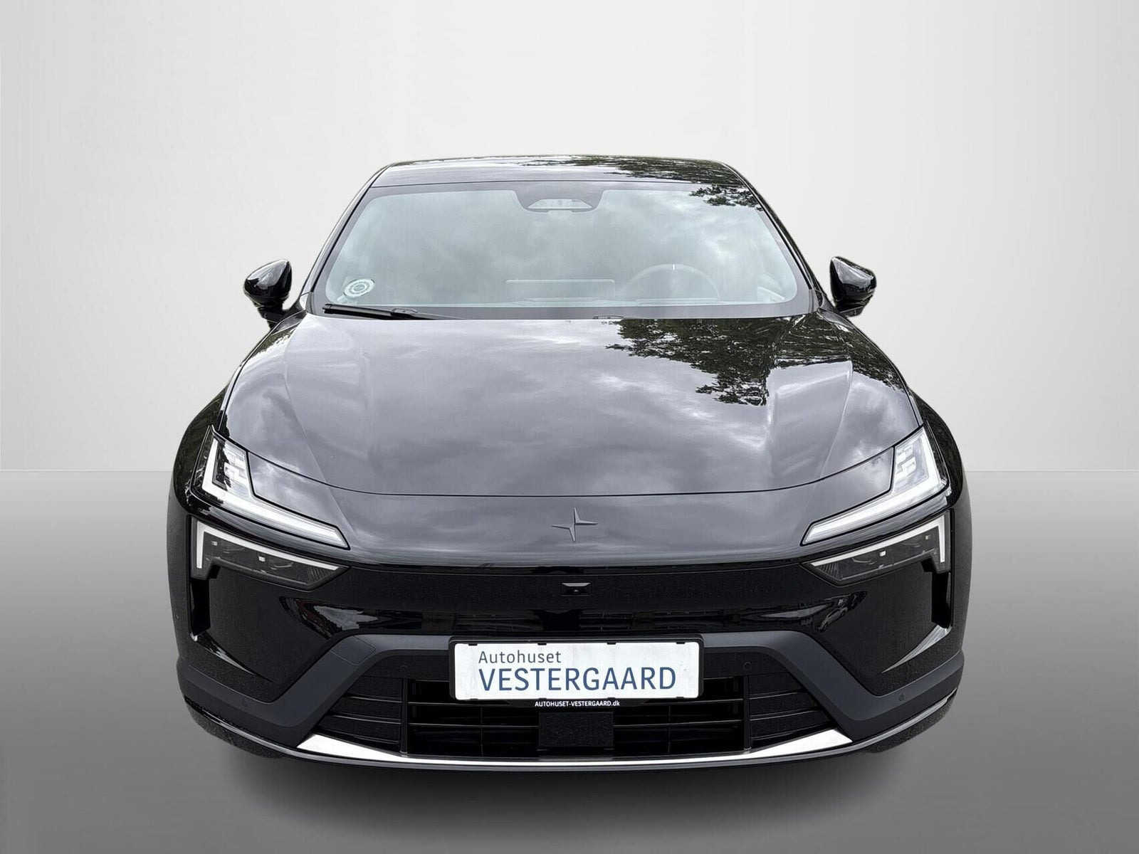 Sort Polestar 4 fra 2026