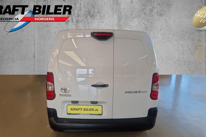 Hvid Toyota ProAce City fra 2022