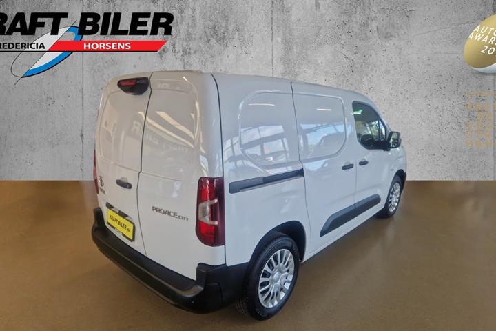 Hvid Toyota ProAce City fra 2022